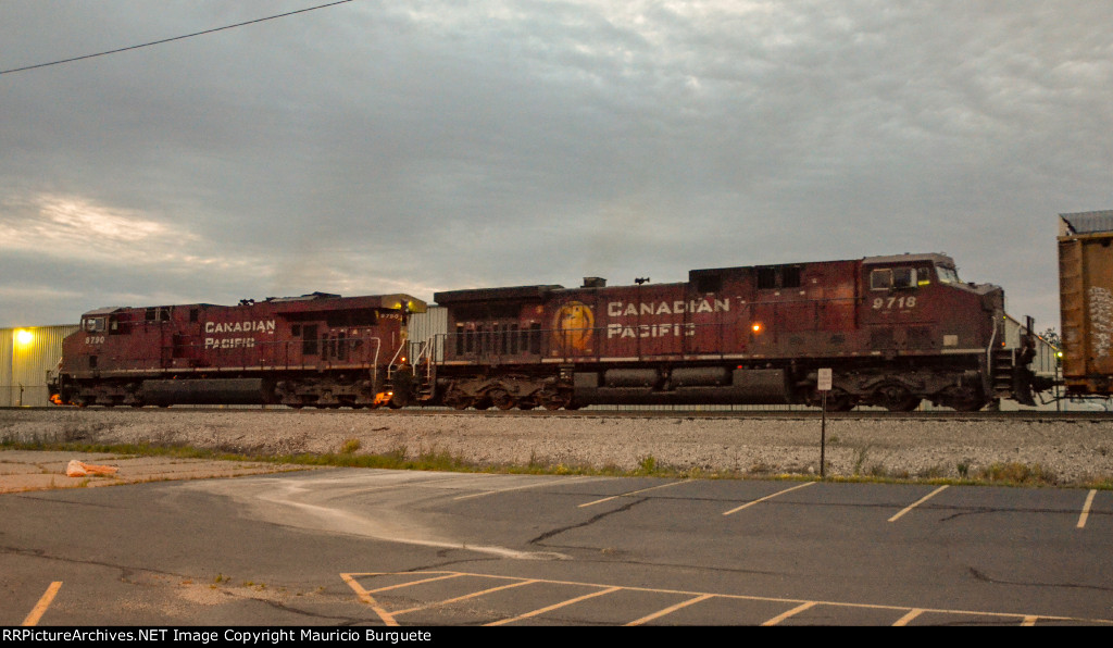 CP ES44AC & AC44CW Locomotives 